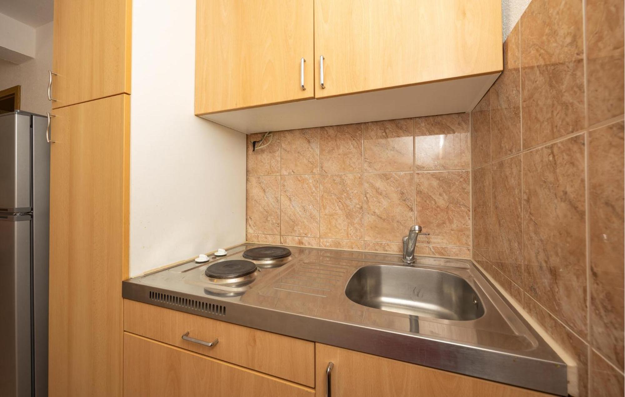 1 Bedroom Awesome Apartment In ล็อควา โรโกซนิตซา ภายนอก รูปภาพ