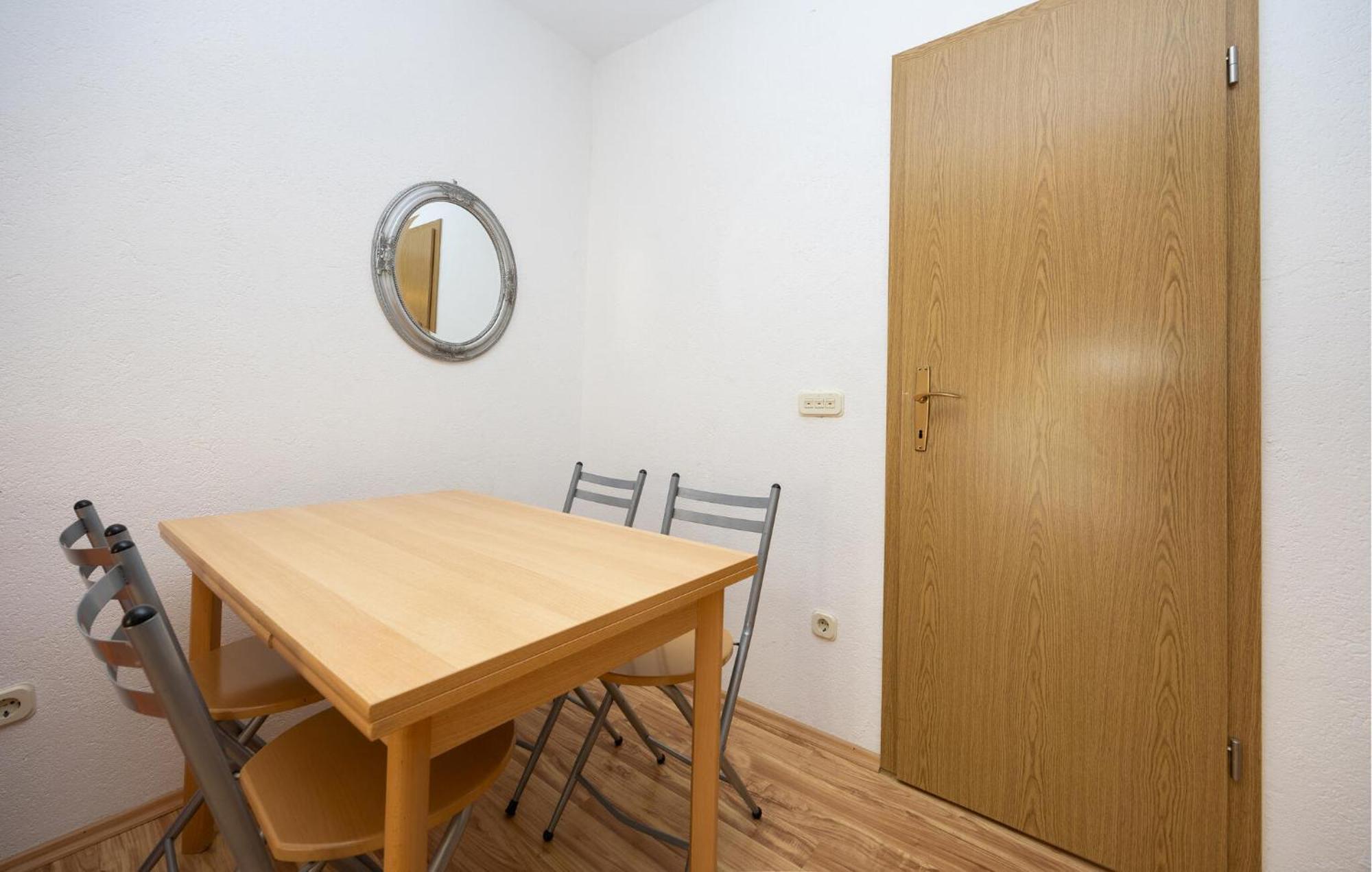 1 Bedroom Awesome Apartment In ล็อควา โรโกซนิตซา ภายนอก รูปภาพ